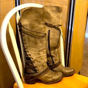 Freebird Coal - Size 9